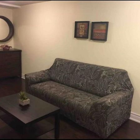 Cozy & Spacious Suite With Private Bathroom Near Toronto Airport ! Mississauga Eksteriør bilde