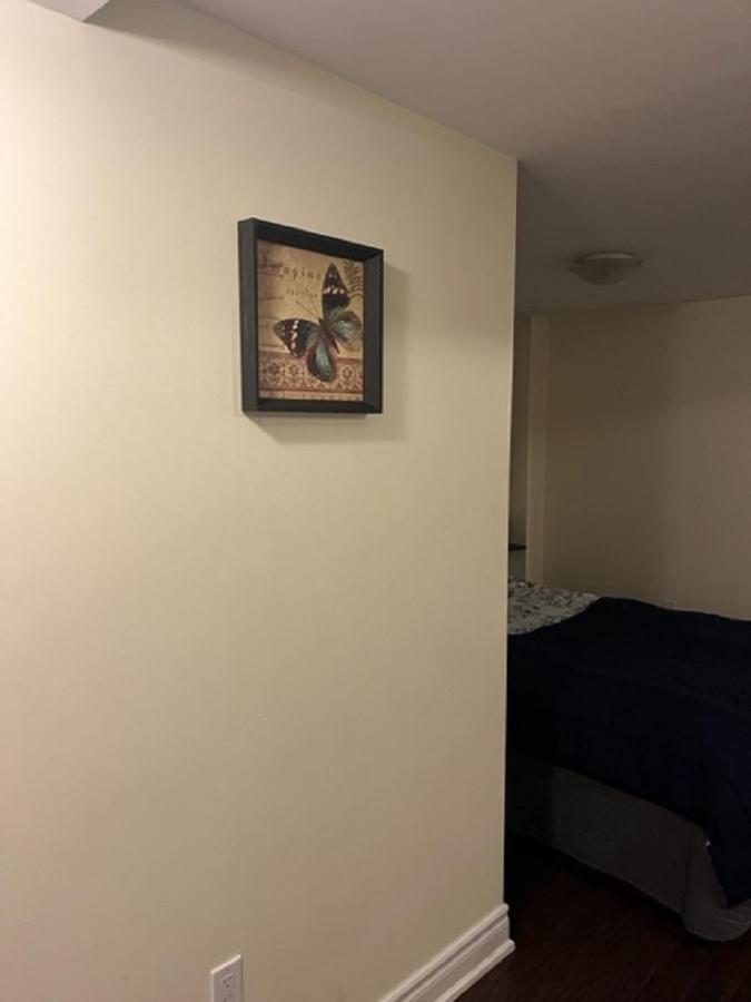 Cozy & Spacious Suite With Private Bathroom Near Toronto Airport ! Mississauga Eksteriør bilde