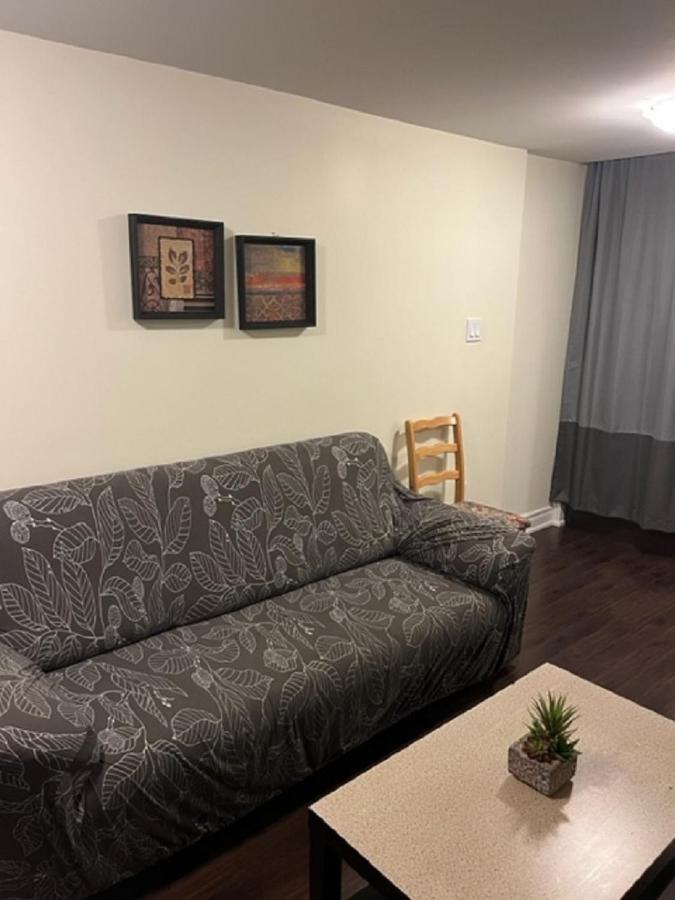 Cozy & Spacious Suite With Private Bathroom Near Toronto Airport ! Mississauga Eksteriør bilde