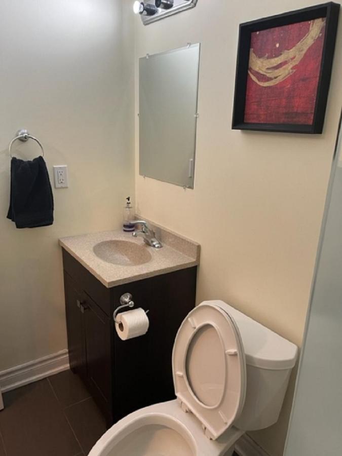 Cozy & Spacious Suite With Private Bathroom Near Toronto Airport ! Mississauga Eksteriør bilde
