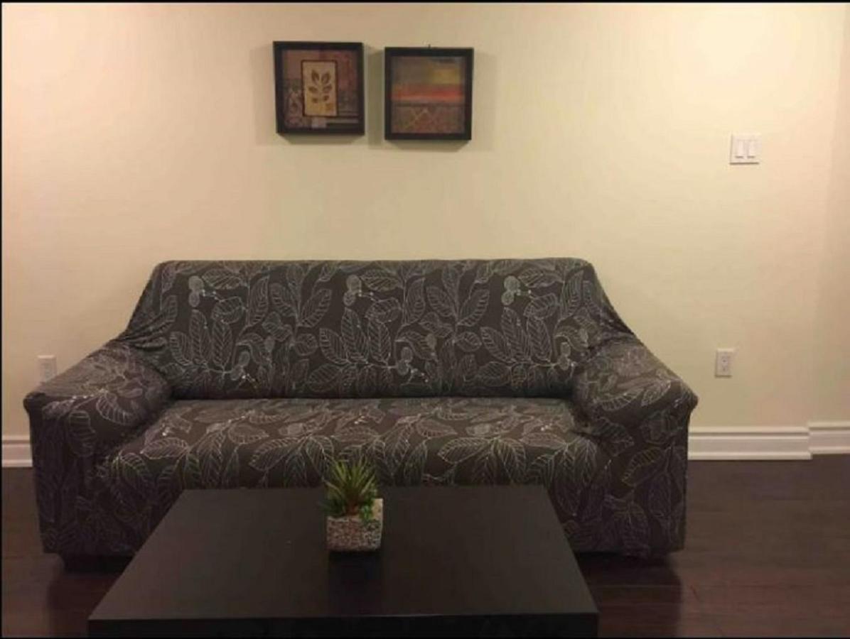 Cozy & Spacious Suite With Private Bathroom Near Toronto Airport ! Mississauga Eksteriør bilde